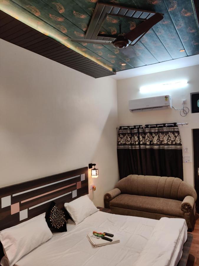 Keshav Hotel Farrukhabad Eksteriør billede